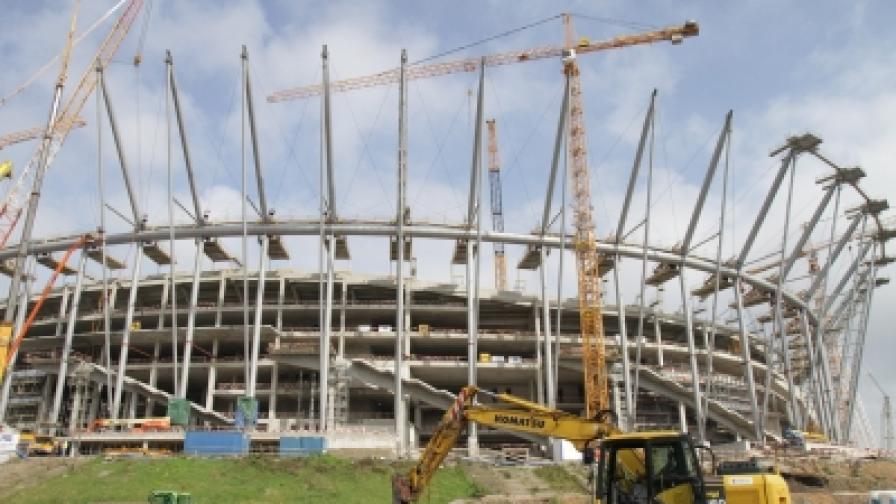 Специално за мачовете през 2012 г. бяха построени нови стадиони - на снимката - на строежа на новия национален стадион във Варшава