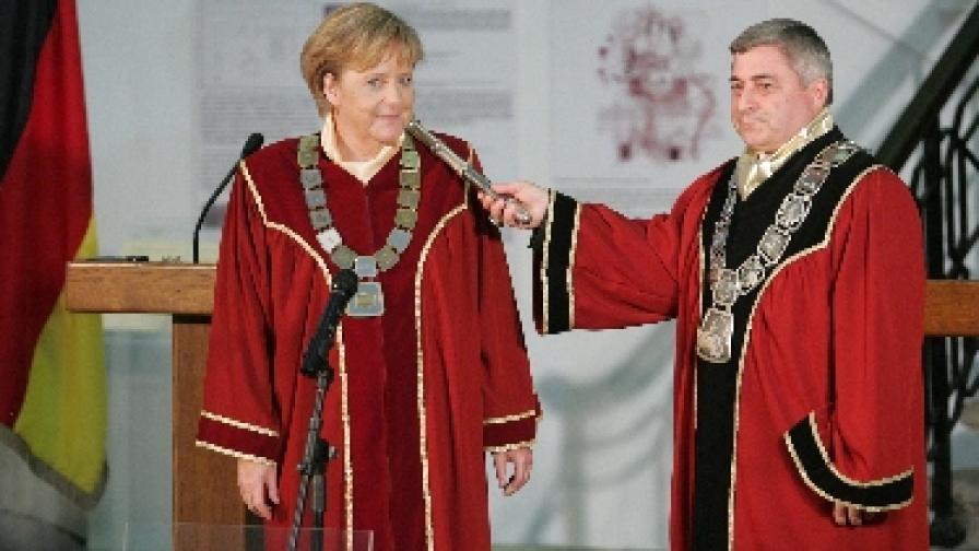 Германски медии: Българите посрещнаха Меркел като царица 