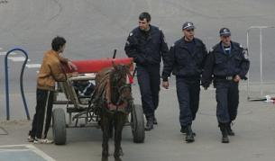 Бял ли си - карай, по-тъмничките да спрат! 