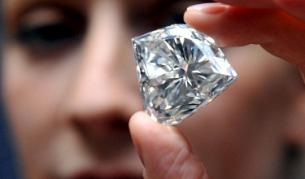 В Индия се обработват, шлифоват и се правят обкови на 11 от всеки 12 диаманта в световен мащаб