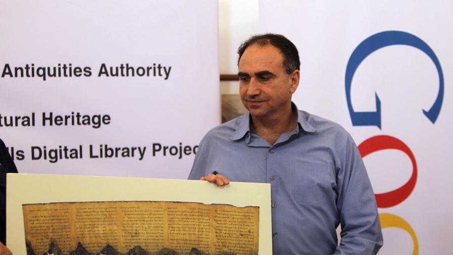 Йоси Матиас при обявяването на проекта