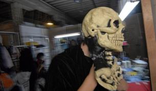 Кой иска да живее с духове