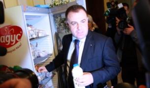 Министърът на земеделието и храните Мирослав Найденов представя продукти за директна продажба