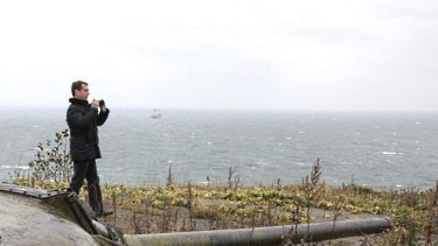 Япония предупреди Медведев да не стъпва на Курилски острови