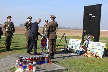 Тадич се извини за клането във Вуковар