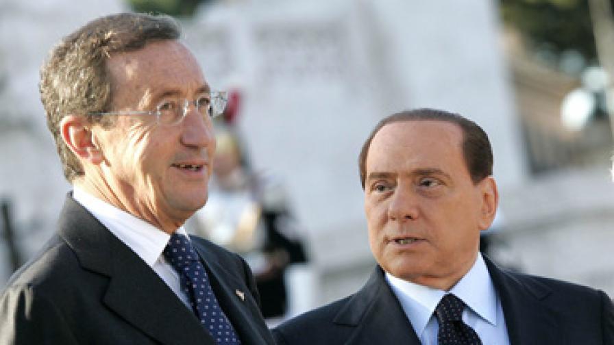 Фини: Берлускони трябва да си подаде оставката 