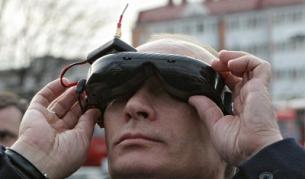 Владимир Путин посети днес, 12 ноември, изложба на устройства и апаратура, организирана от Министерството на гражданската отбрана и извънредните ситуации и ликвидацията на последици от стихийни бедствия