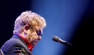 EK си иска пари, дадени в Италия на Елтън Джон