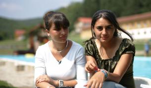 Дуния Шукри на 18 г. и Рим Шукри (д) на 15 г. от Ирак