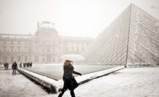 Снегът блокира Франция