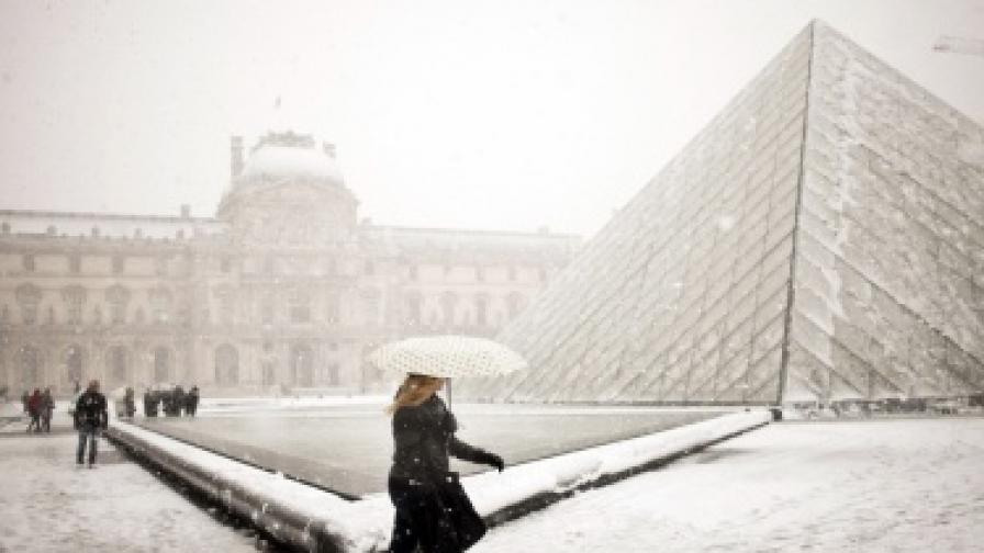 Снегът блокира Франция