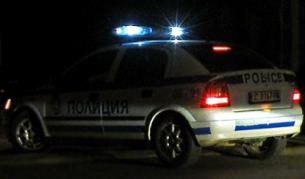 Полицията защитава деца от родителите им