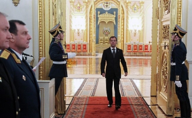Медведев: Твърда ръка за неразрешените прояви