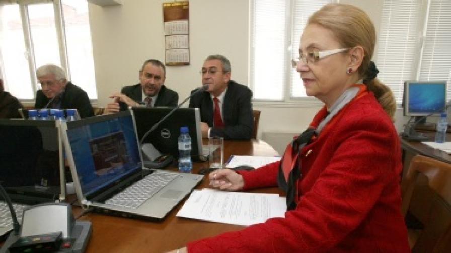 Анелия Мингова и колегите й на днешното заседание на Висшият съдебен съвет
