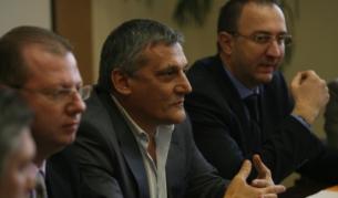 (от ляво)Красимир Стефанов, Петър Диков и Роман Василев дадоха пресконференция за резултатите от проверката на новопостроени и невъведени в експлоатация сгради