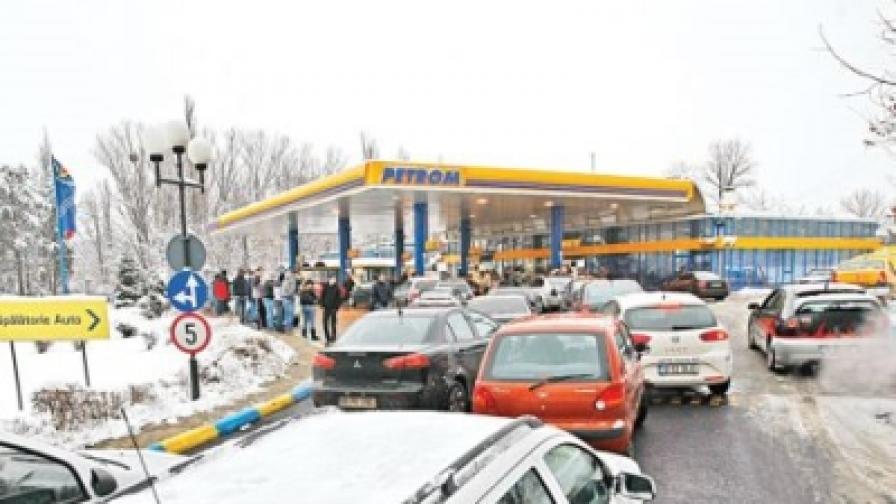 Румъния: Купуват скъпия бензин с монети