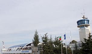 Семейна драма забави полет Бургас-Лондон