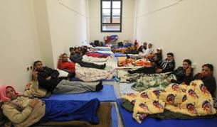 300 имигранти са се разположили в сградата на Юридическия факултет в центъра на Атина