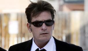 Чарли Шийн страда от хиатална херния 