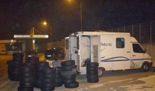 Полякът уж пренасял от Гърция за Полша автомобилни гуми, втора употреба