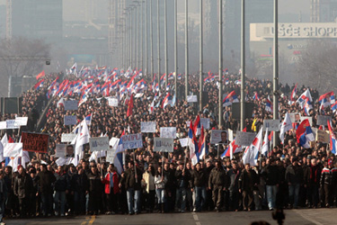 В Сърбия: Над 55 хил. на митинг за предсрочни избори