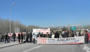 Така беше блокиран вчера международният път при Промахон в продължение на над 9 часа