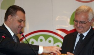 Министърът на земеделието и храните Мирослав Найденов представи с прощъпулник и питка Българската агенция по безопасност на храните, на която присъства и Европейския комисар по здравеопазването Джон Дали