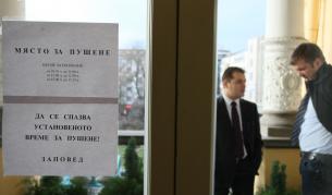 В кафетата трупат хладилници, за да се пуши