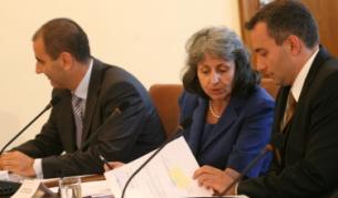 Министрите Цветан Цветанов, Маргарита Попова и Николай Младенов на заседание на Министерския съвет