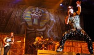 Метъл групата "Айрън Мейдън" на концерт в Мексико (2008 г.)