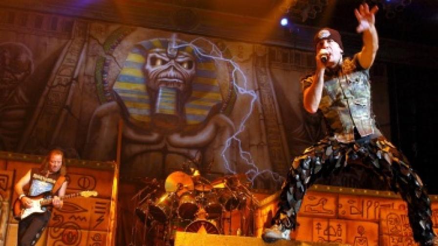 Метъл групата "Айрън Мейдън" на концерт в Мексико (2008 г.)