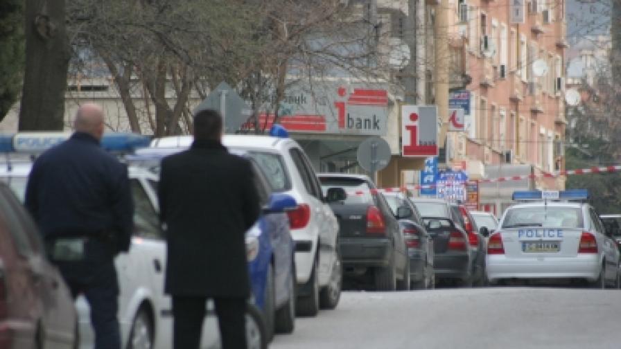 Криза със заложници в банка в Сливен