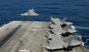 Френски военни самолети излитат от самолетоносача "Шарл дьо Гол", за да контролират забранената за полети зона над Либия