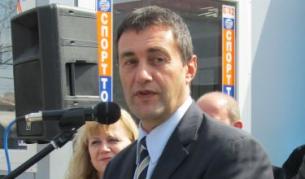 Министърът на спорта Свилен Нейков откри нов тотопункт в Русе и направи първа копка на нова спортна площадка, която ще се изгради с част от средствата от неделния тираж