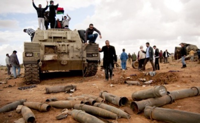 Либийските бунтовници напредват 