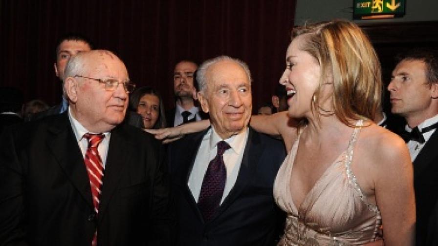 Михаил Горбачов в компанията на израелския президент Шимон Перес и актрисата Шарън Стоун