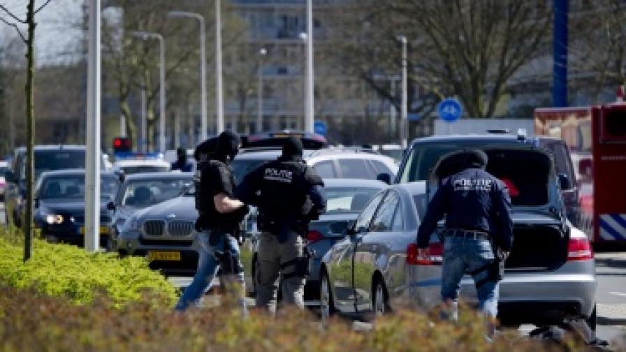 Шест жертви след стрелба в холандски мол