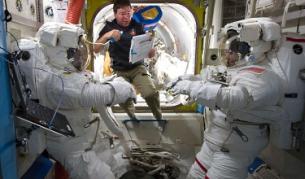 Секс в космоса? Възможен с халат