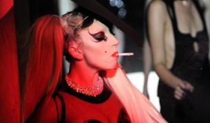 Лейди Гага с цип на...