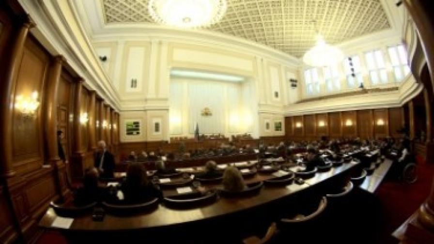 Конституционният съд отмени 6-месечния срок за вот на недоверие