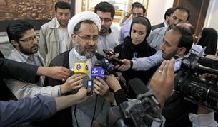 Иранският министър на разузнаването Хейдар Мослехи разказва пред журналисти за ареста