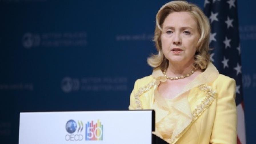 Хилари Клинтън: Добре е жена да оглави МВФ