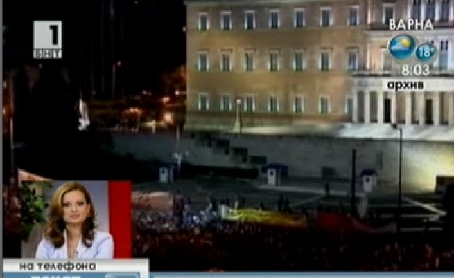 Екстремисти нападнаха екип на БНТ в Атина
