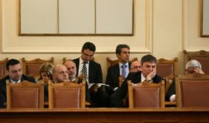 Министър-председателят Бойко Борисов не присъства в парламента на днешния дебат по поискания от опозицията вот на недоверие на правителството