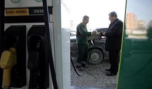 Акция срещу ОПЕК свали цената на петрола