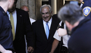 Строс-Кан на излизане от съда