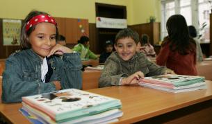 Мислят как да олекотят раниците на учениците