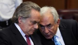 Доминик Строс-Кан с адвоката си