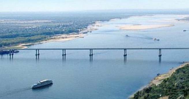 Най малко 10 души загинаха при сблъсък между катамаран и