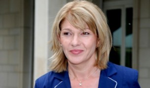 Министърът на околната среда и водите Нона Караджова